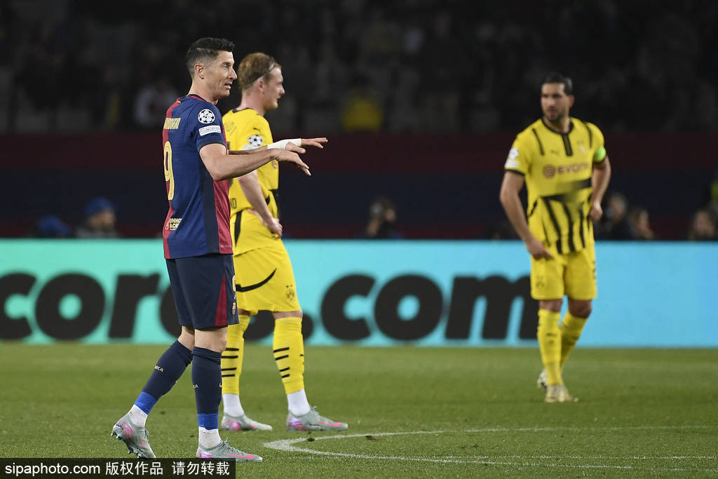 欧冠半决赛：巴塞罗那与国际米兰全力冲刺，谁能创造历史？