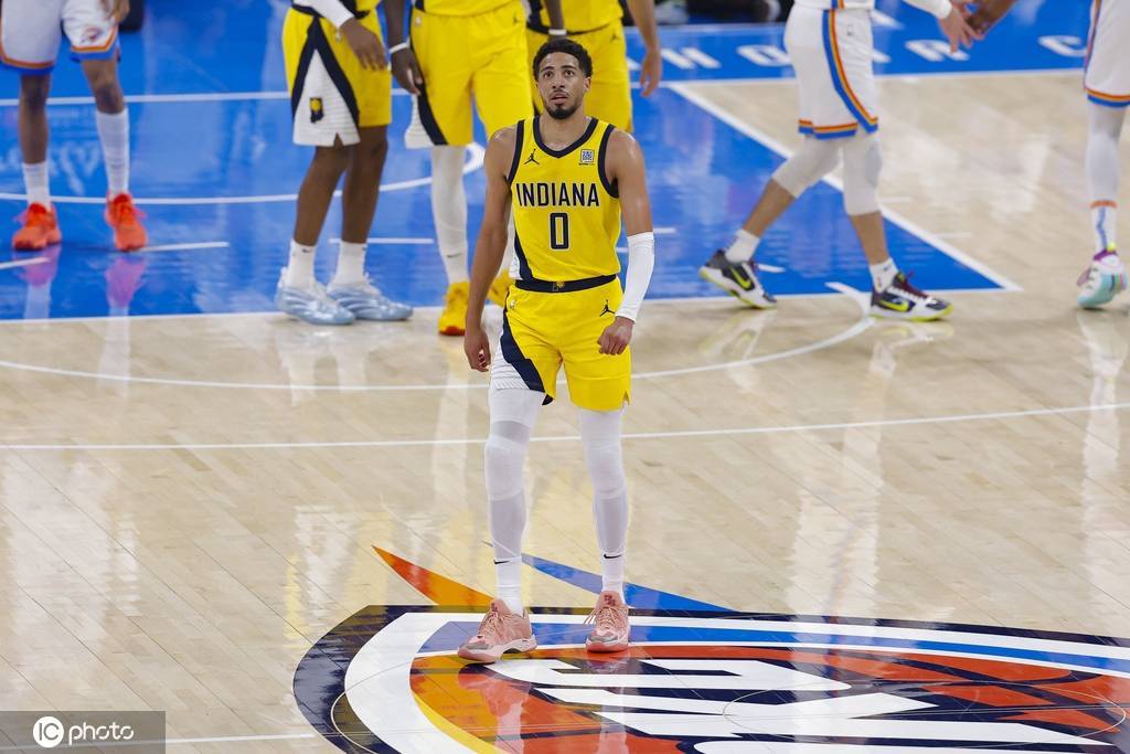 带伤作战！哈里伯顿:只要我还能走路 我就要上场