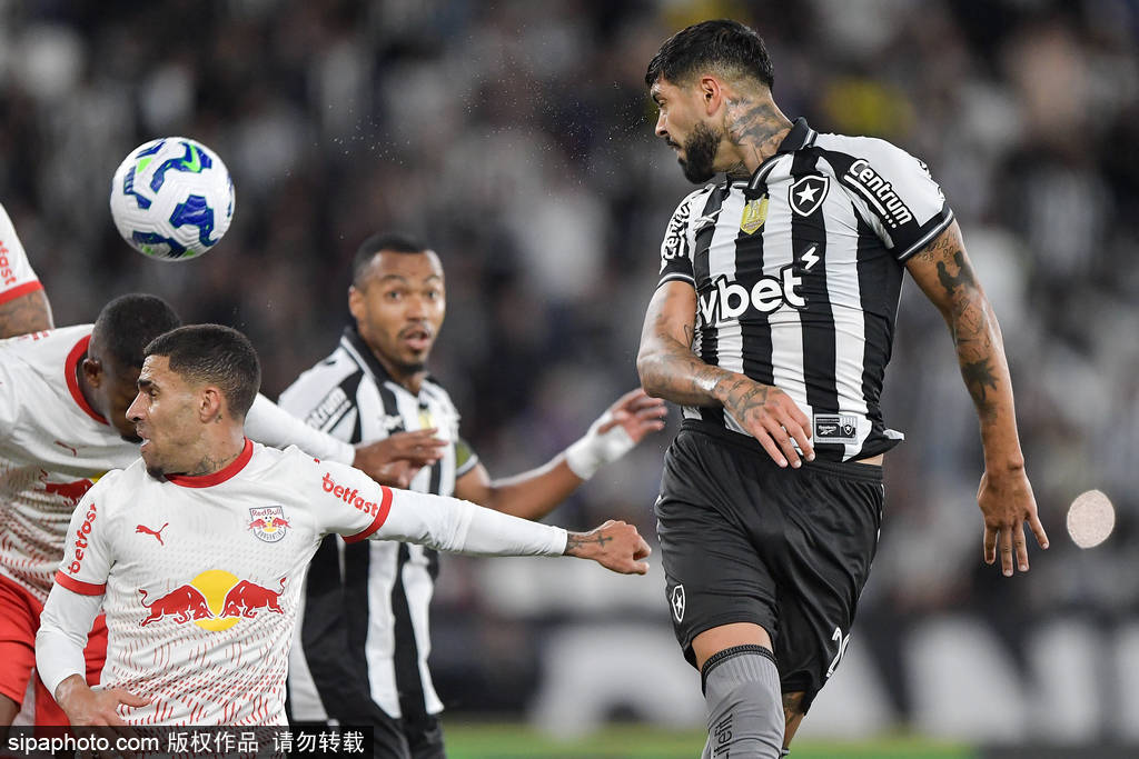 2025年金球奖俱乐部提名全解析：巴萨能否打破无冠魔咒？